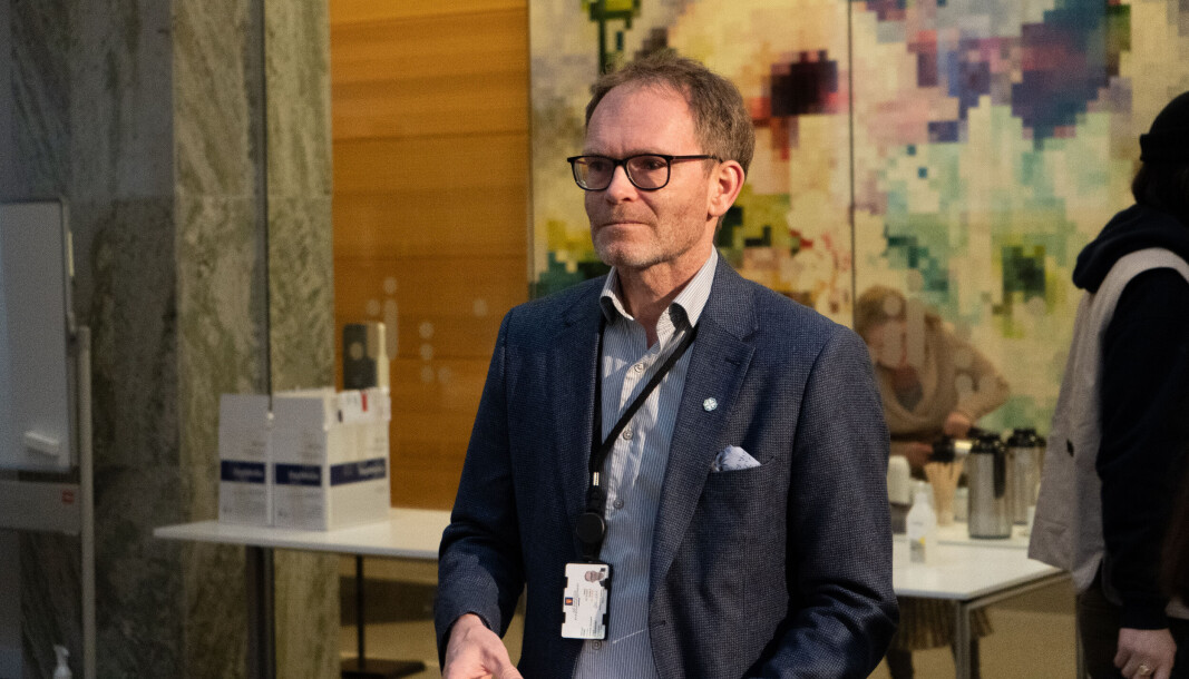 Med tilvising til regelverket er KPMG klar på at det er styret og administrasjonen i NFR som er ansvarleg for at verksemda blir drive i samsvar med regelverket medan eigardepartementa skal sikre at dette skjer, skriv statssekretær Oddmund Hoel. Med tilvising til regelverket er KPMG klar på at det er styret og administrasjonen i NFR som er ansvarleg for at verksemda blir drive i samsvar med regelverket medan eigardepartementa skal sikre at dette skjer, skriv statssekretær Oddmund Hoel.