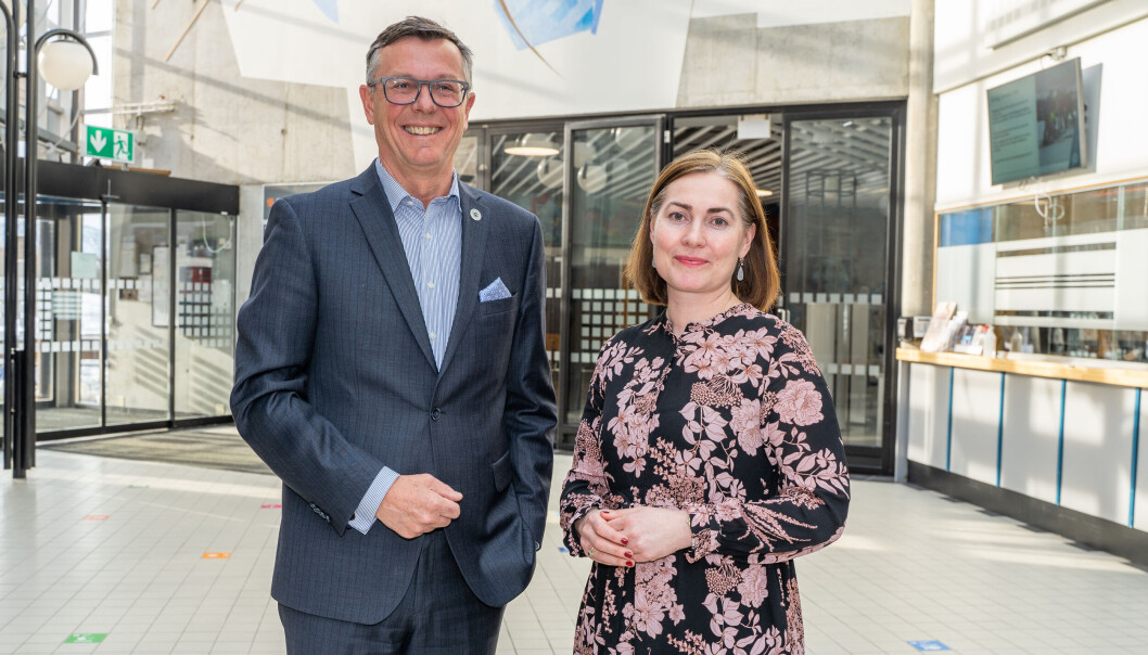 Rektor Dag Rune Olsen ved UiT må endre høringsuttalelsen om finansieringssystemet, etter at det viste seg at styret er splittet i synet på tellekantene. Her er han sammen med prorektor for forskning, Camilla Brekke. Rektor Dag Rune Olsen ved UiT må endre høringsuttalelsen om finansieringssystemet, etter at det viste seg at styret er splittet i synet på tellekantene. Her er han sammen med prorektor for forskning, Camilla Brekke.