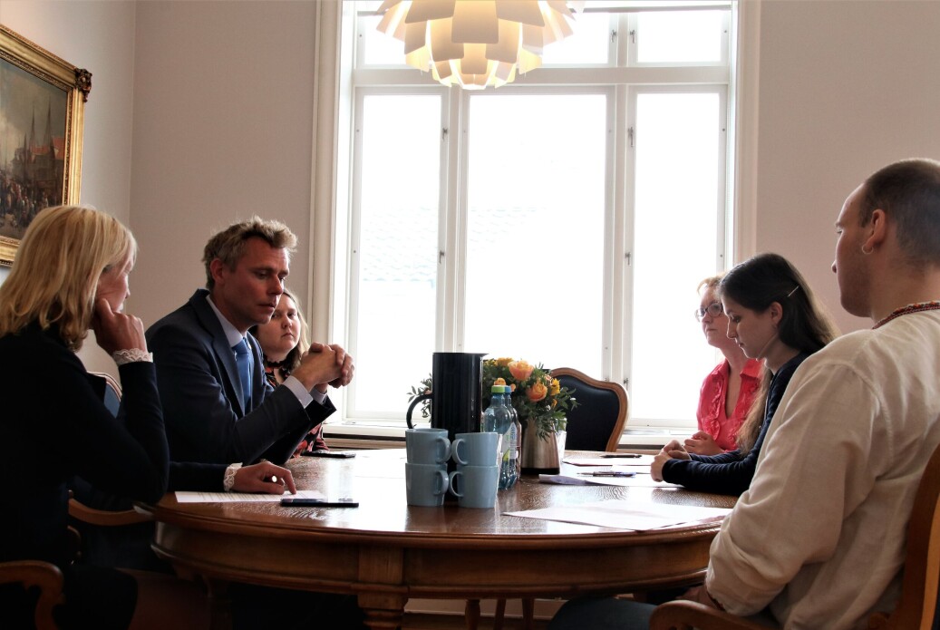 Forsknings- og høyere utdanningsminister Ola Borten Moe og rektor Margareth Hagen i møte med ukrainske studenter i Bergen tirsdag. Forsknings- og høyere utdanningsminister Ola Borten Moe og rektor Margareth Hagen i møte med ukrainske studenter i Bergen tirsdag.