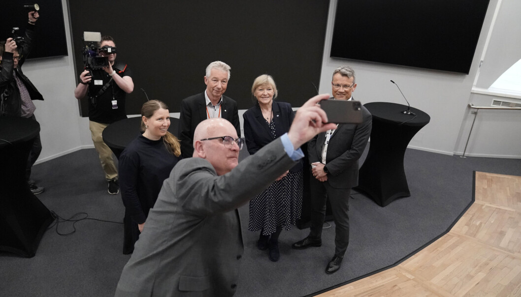 Onsdag startet årets lønnsoppgjør i staten. F.v. Guro Lind, Unio stat, Pål N. Arnesen, YS Stat, Kari Tønnessen Nordli, Akademikerne stat, Egil André Aas, LO Stat. Statens forhandlingsleder, personaldirektør Gisle Norheim tar selfie med motparten. Onsdag startet årets lønnsoppgjør i staten. F.v. Guro Lind, Unio stat, Pål N. Arnesen, YS Stat, Kari Tønnessen Nordli, Akademikerne stat, Egil André Aas, LO Stat. Statens forhandlingsleder, personaldirektør Gisle Norheim tar selfie med motparten.