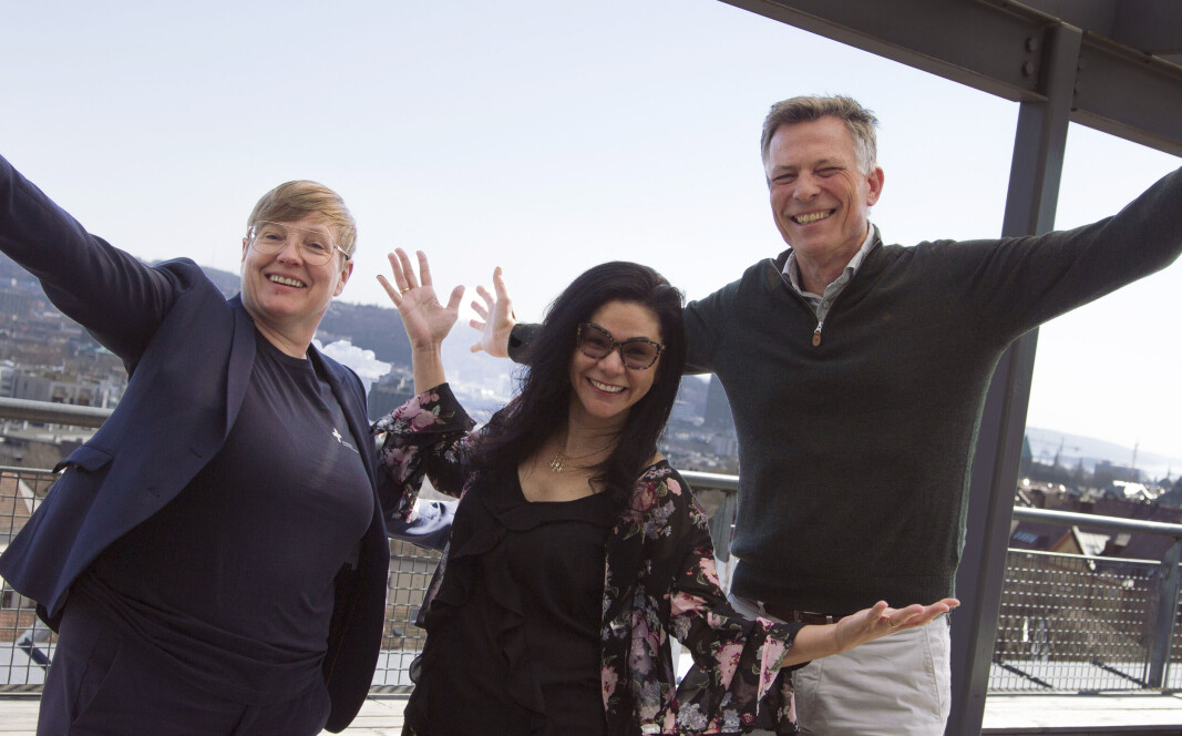 Frå venstre: Instituttleiar Edith Gjevjon, prosjektleiar for TOPP-N Andréa Nes og rektor Lars Mathisen kan juble for å ha mottatt Utdanningskvalitetsprisen for 2022. Foto: Catrine Hovland Ottervig Frå venstre: Instituttleiar Edith Gjevjon, prosjektleiar for TOPP-N Andréa Nes og rektor Lars Mathisen kan juble for å ha mottatt Utdanningskvalitetsprisen for 2022. Foto: Catrine Hovland Ottervig