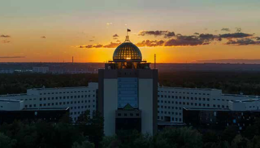 Det statlige universitetet i Novosibirsk ligger i Russlands tredje største by omtrent midt i landet.