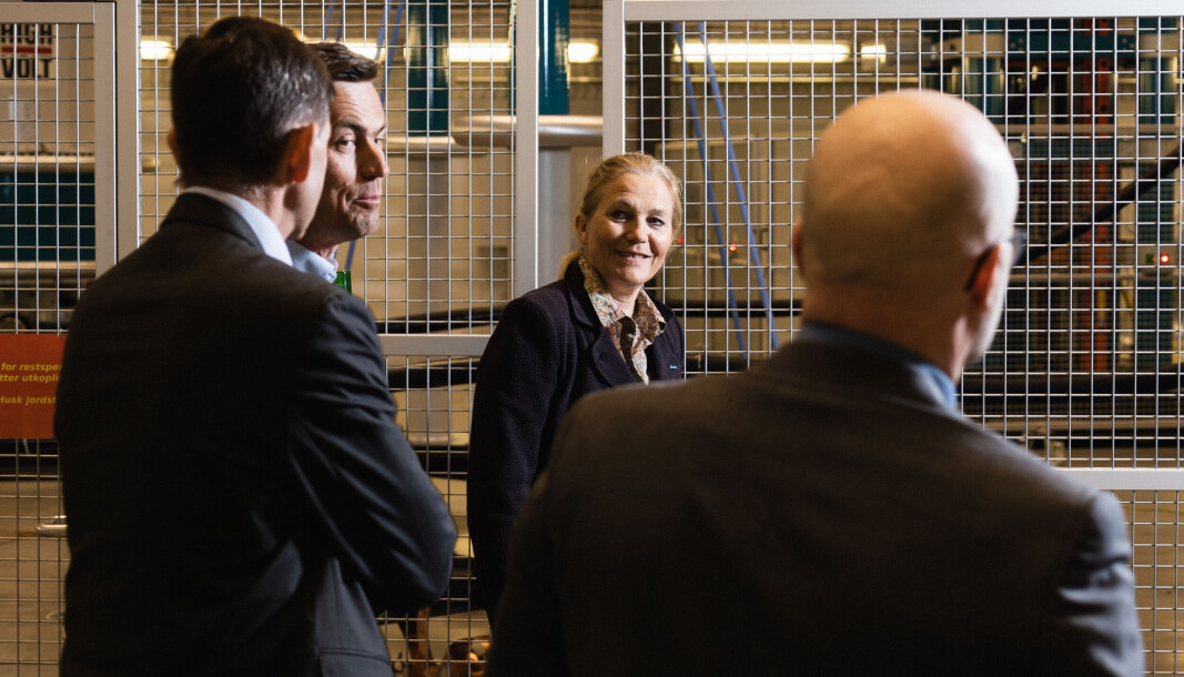 Konsernsjef Alexandra Bech Gjørv på besøk Sintef Energy Labs sammen med visekonsernsjef Reidar Bye (t.v), strategi- og kommunikasjonsdirektør Vincent Wego Fleischer og forskningssjef Dag Eirik Nordgård (t.h.) Konsernsjef Alexandra Bech Gjørv på besøk Sintef Energy Labs sammen med visekonsernsjef Reidar Bye (t.v), strategi- og kommunikasjonsdirektør Vincent Wego Fleischer og forskningssjef Dag Eirik Nordgård (t.h.)