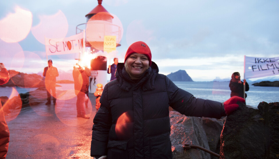 SVs stortingsrepresentant Mona Fagerås får æren for at SV klarte å få med penger til et videre liv for Nordland kunst- og filmhøgskole i budsjettforliket med Arbeiderpartiet og Senterpartiet før jul.. Her er hun på en markering for høgskolen i Lofoten i november.