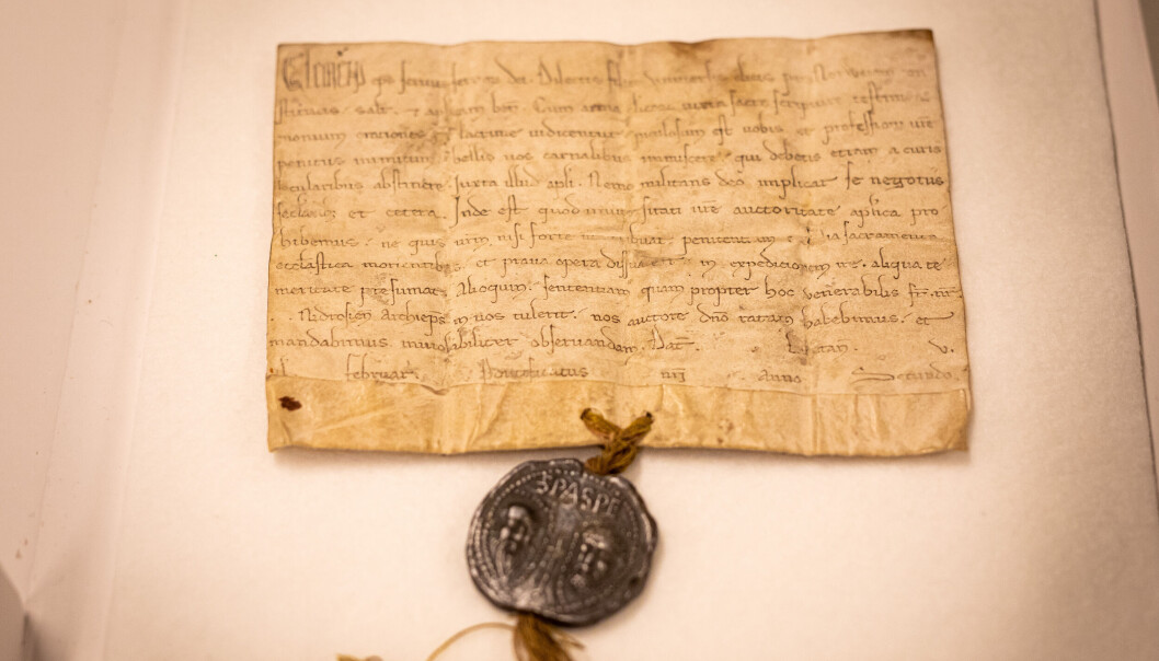Dette brevet fra Pave Clement III skrevet på eselskinn er det eldste dokumentet i Riksarkivets samling. Dette brevet fra Pave Clement III skrevet på eselskinn er det eldste dokumentet i Riksarkivets samling.