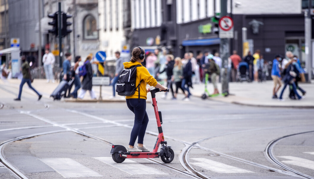 At en innovasjonsforsker kan hevde at teknologien utvikles autonomt, og at enhver bruk av teknologi tar makten fra menneskene, er et mysterium mener Jostein Gripsrud. At en innovasjonsforsker kan hevde at teknologien utvikles autonomt, og at enhver bruk av teknologi tar makten fra menneskene, er et mysterium mener Jostein Gripsrud.