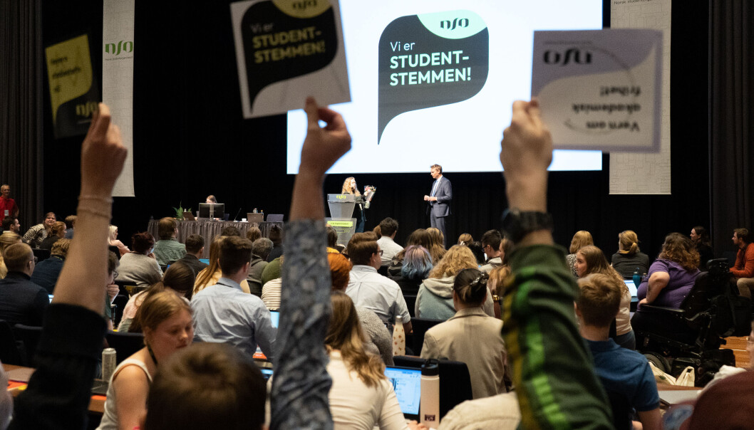 Forsknings- og høgere utdanningminister Ola Borten Moe på landsmøte i Norsk studentorganisasjon. Som flere andre av dagens politikere var det 1990-tallet som var statsrådens student-tiår. Forsknings- og høgere utdanningminister Ola Borten Moe på landsmøte i Norsk studentorganisasjon. Som flere andre av dagens politikere var det 1990-tallet som var statsrådens student-tiår.