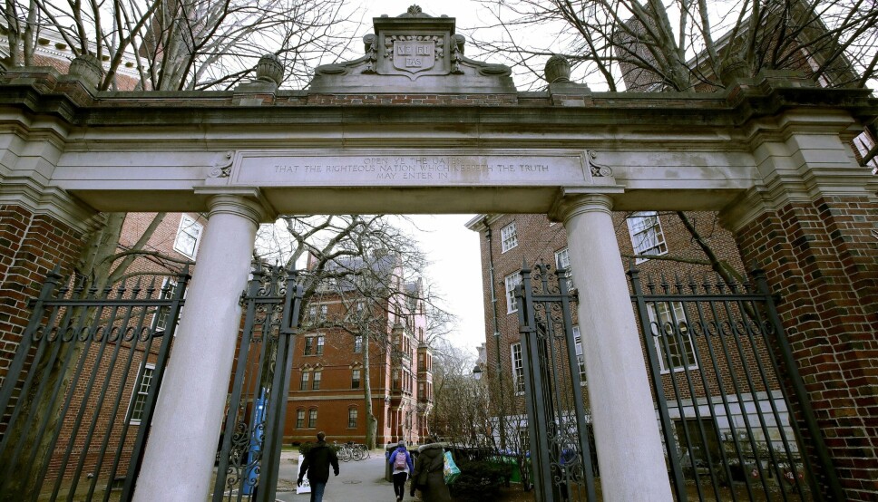 Harvard-president Lawrence Bacow sa tirsdag at universitetet skal forske i institusjonens historie med slaveri. Det er satt av 100 millioner amerikanske dollar til et 'Legacy of Slavery Fund.' (Arkivfoto)