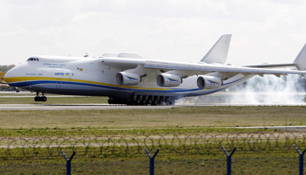Verdens største fly, Mrija AN-225 (Mrija betyr «drøm»), som ble ødelagt under angrepet mot Hostomel-flyplassen like nord for Kyiv, er bare ett eksempel på den stolte og sterke ukrainske flyingeniørtradisjonen, skriver innleggforfatterne. Verdens største fly, Mrija AN-225 (Mrija betyr «drøm»), som ble ødelagt under angrepet mot Hostomel-flyplassen like nord for Kyiv, er bare ett eksempel på den stolte og sterke ukrainske flyingeniørtradisjonen, skriver innleggforfatterne.