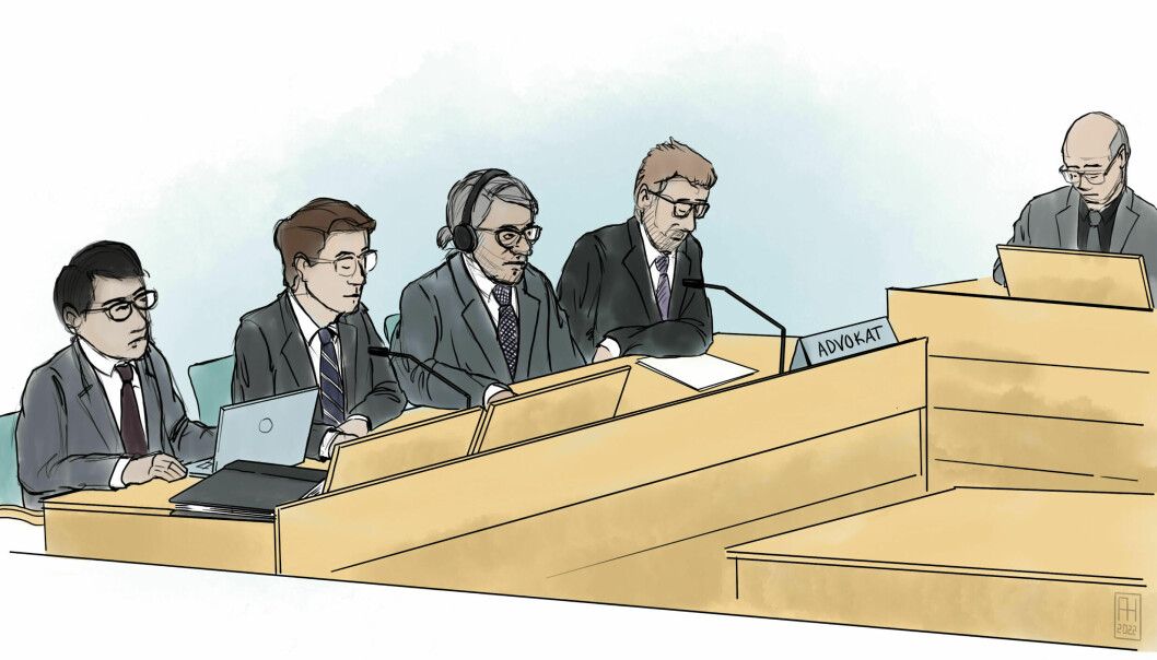 Paolo Macchiarini (nummer tre fra venstre), her tegnet på første dag av rettssaken, ga fredag sin forklaring i rettssaken.