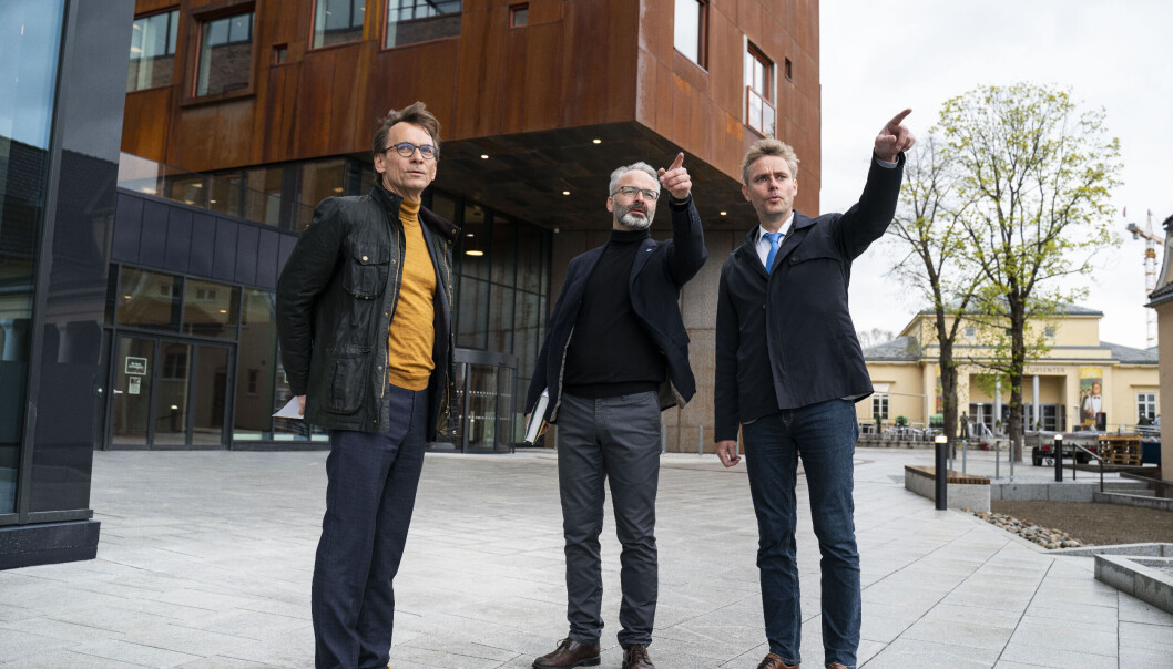 Deler av OsloMet skal til Lillestrøm. Her er rektor Christen Krogh, Lillestrøm-ordfører Jørgen Vik og forsknings- og høyere utdanningsminister Ola Borten Moe i Lillestrøm sentrum tirsdag formiddag.. Deler av OsloMet skal til Lillestrøm. Her er rektor Christen Krogh, Lillestrøm-ordfører Jørgen Vik og forsknings- og høyere utdanningsminister Ola Borten Moe i Lillestrøm sentrum tirsdag formiddag..