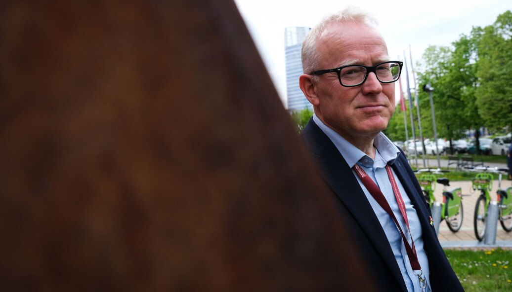 — Regjeringens hovedargument er jo at det sentraliseres, men Danmark er et ganske lite land, sier Langergaard. — Regjeringens hovedargument er jo at det sentraliseres, men Danmark er et ganske lite land, sier Langergaard.