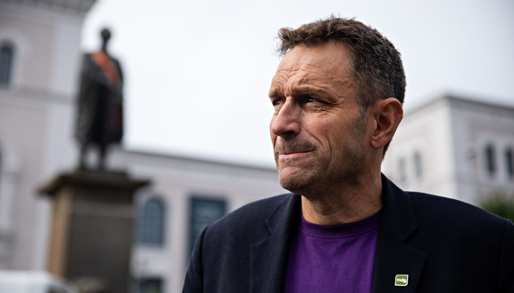 Nestleder i Miljøpartiet de grønne Arild Hermstad mener det er vel optimistisk av Borten Moe å tro man kommer fram til en forsvarlig løsning med milliardkutt.. Nestleder i Miljøpartiet de grønne Arild Hermstad mener det er vel optimistisk av Borten Moe å tro man kommer fram til en forsvarlig løsning med milliardkutt..