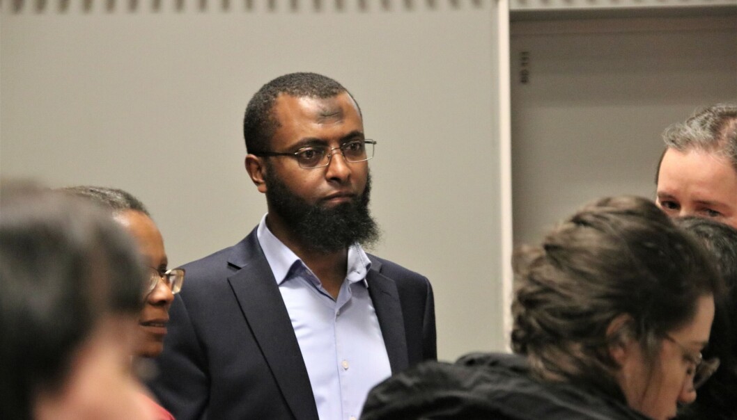 Juhar Yasin Abamosa i samtale med flere etter disputasen sin ved Universitetet i Bergen Juhar Yasin Abamosa i samtale med flere etter disputasen sin ved Universitetet i Bergen