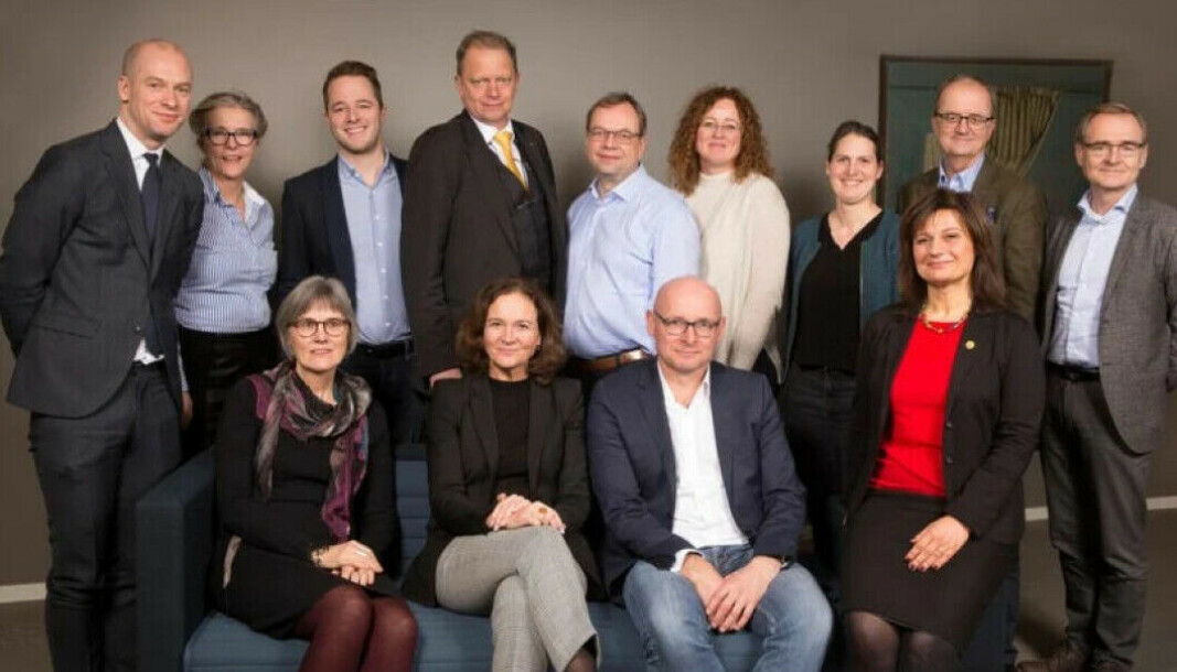 Torsdag 12. mai ble styret til Forskningsrådet kastet. Nå svarer de på kritikken fra Ola Borten Moe. Foran fra venstre: Mette Halskov Hansen, Hilde Tonne, Geir Førre, Pinar Heggernes Bak fra venstre: Jan Magnus Aronsen, Eli Aamot, Emil Solerød Jahren (er blitt erstattet av Vemund Riiser som en av to ansattrepresentanter), Tomas Kåberger, Kenneth Ruud, Kirsti Hjemdahl, Eirin Isaksen Winsnes, Eimund Nygaard, Lars Harry Vorland. Torsdag 12. mai ble styret til Forskningsrådet kastet. Nå svarer de på kritikken fra Ola Borten Moe. Foran fra venstre: Mette Halskov Hansen, Hilde Tonne, Geir Førre, Pinar Heggernes Bak fra venstre: Jan Magnus Aronsen, Eli Aamot, Emil Solerød Jahren (er blitt erstattet av Vemund Riiser som en av to ansattrepresentanter), Tomas Kåberger, Kenneth Ruud, Kirsti Hjemdahl, Eirin Isaksen Winsnes, Eimund Nygaard, Lars Harry Vorland.