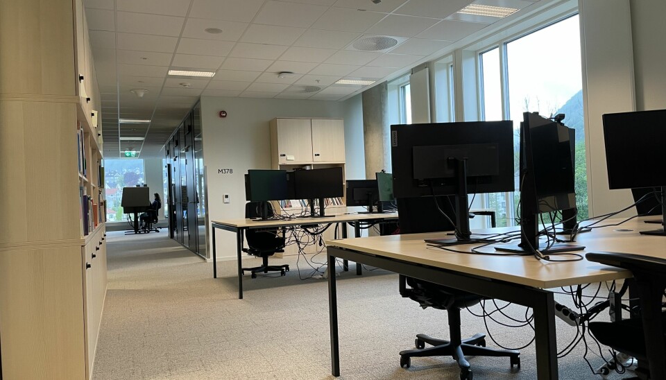Det nye campus-bygget i Bergen, K2, ved Høgskulen på Vestlandet, har plass til 300 ansatte. Slik så det ut en tilfeldig dag i mai.