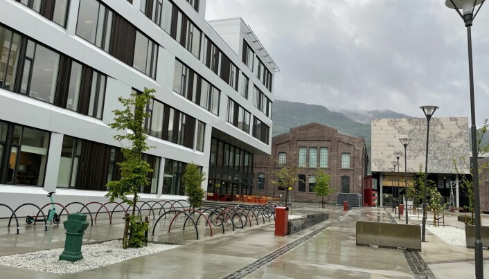 Bildet er av campusen til Høgskulen på Vestlandet i Bergen. K2-bygget vises til venstre.