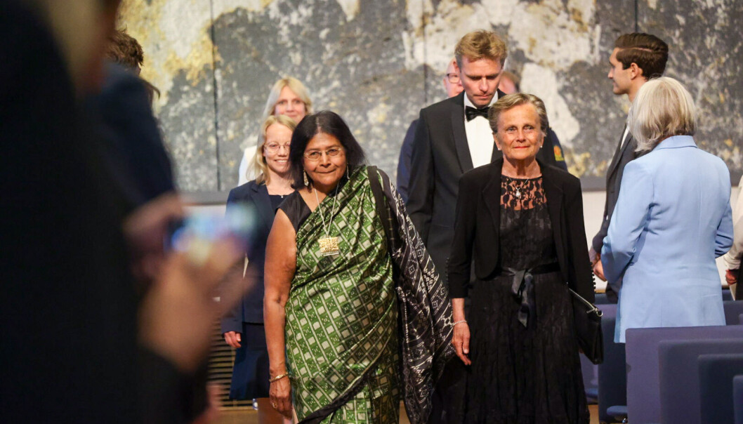 F.v. vinner av Nils Klim-prisen, Elisa Uusimäki, Holbergpris-mottaker Sheila Jasanoff, forsknings- og høyere utdanningsminister, Ola Borten Moe og Kjersti Fløttum, leder av styret til Holbergprisen. F.v. vinner av Nils Klim-prisen, Elisa Uusimäki, Holbergpris-mottaker Sheila Jasanoff, forsknings- og høyere utdanningsminister, Ola Borten Moe og Kjersti Fløttum, leder av styret til Holbergprisen.