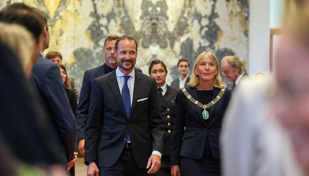 H.K.H Kronprins Haakon og rektor ved Universitetet i Bergen, Margareth Hagen. H.K.H Kronprins Haakon og rektor ved Universitetet i Bergen, Margareth Hagen.