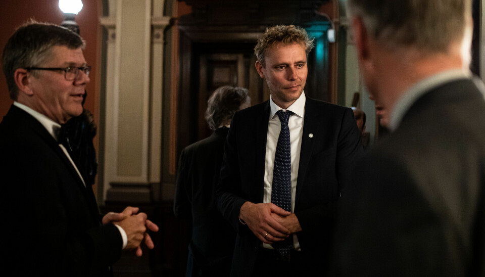 Universitetet i Oslo og rektor Svein Stølen (til venstre) rapporterer å ha fått 190 millioner fra olje- og gassnæringen i løpet av fem år. Her sammen med tidligere statsråd og oljegründer Ola Borten Moe.