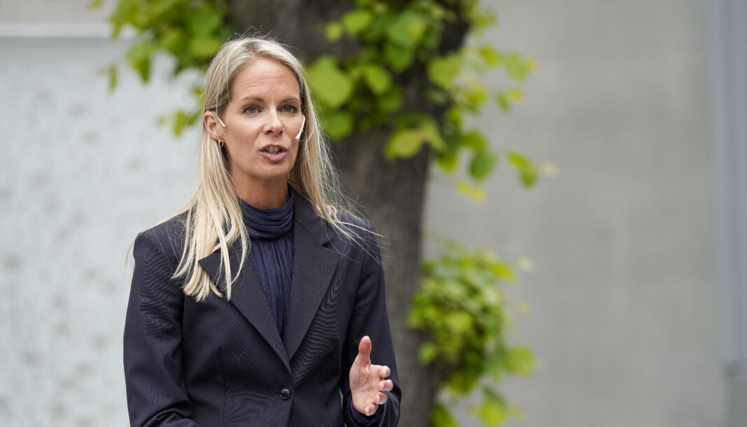 Kommisjonens leder Cathrine Thorleifsson under pressemøte om ny ekstremismekommisjon ved 22. juli-minnesmerket på Johan Nygaardsvolds plass ved Høyblokka. Kommisjonens leder Cathrine Thorleifsson under pressemøte om ny ekstremismekommisjon ved 22. juli-minnesmerket på Johan Nygaardsvolds plass ved Høyblokka.