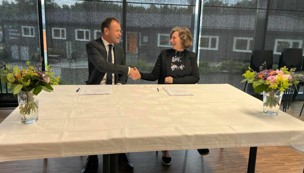 Assisterende administrerende direktør i FFI, Jan Erik Torp og konsernsjef i NORCE, Kristin Wallevik formaliserte tettere samarbeid i en avtale denne uken.