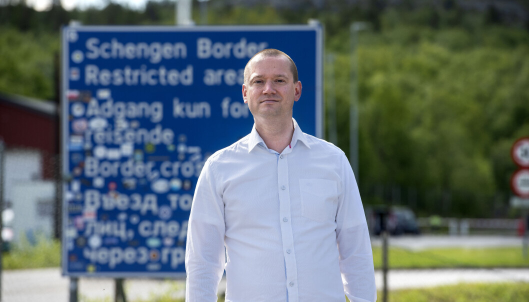 — Vi er jo en utpost i norsk akademia rent geografisk. Men akkurat i forhold til spørsmålene det skulle forskes på er Kirkenes midt i sentrum av problemstillingene, sier Bjarge Schwenke Fors ved Barentsinstituttet i Kirkenes — Vi er jo en utpost i norsk akademia rent geografisk. Men akkurat i forhold til spørsmålene det skulle forskes på er Kirkenes midt i sentrum av problemstillingene, sier Bjarge Schwenke Fors ved Barentsinstituttet i Kirkenes