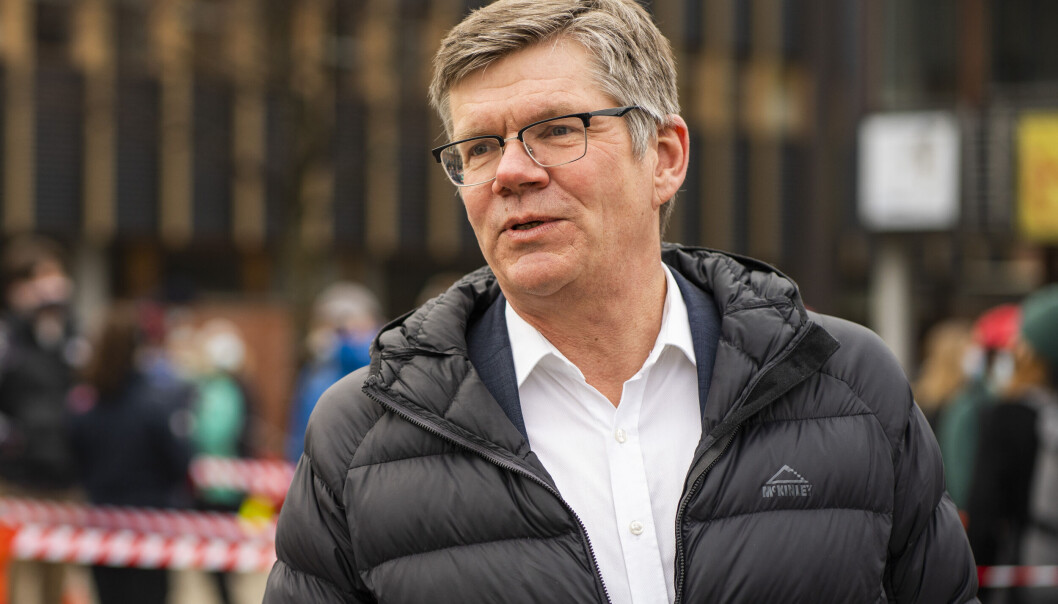 UiO-rektor Svein Stølen forstår lite av kritikken fra Åse Wetås og Språkrådet. UiO-rektor Svein Stølen forstår lite av kritikken fra Åse Wetås og Språkrådet.