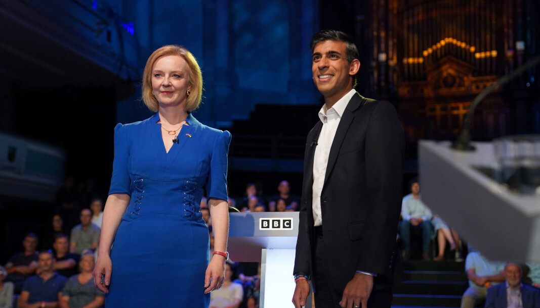 Liz Truss og Rishi Sunak før en TV-sendt debatt i Stoke-On-Trent i England 25. juli. Truss er utenriksminister, Sunak tidligere finansminister, og de kjemper nå om å ta over som statsminister etter Boris Johnsons avgang. Liz Truss og Rishi Sunak før en TV-sendt debatt i Stoke-On-Trent i England 25. juli. Truss er utenriksminister, Sunak tidligere finansminister, og de kjemper nå om å ta over som statsminister etter Boris Johnsons avgang.