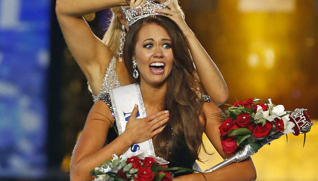 I 2017 ble Cara Mund kåret til Miss America. Allerede da var hun politisk aktiv. I 2017 ble Cara Mund kåret til Miss America. Allerede da var hun politisk aktiv.