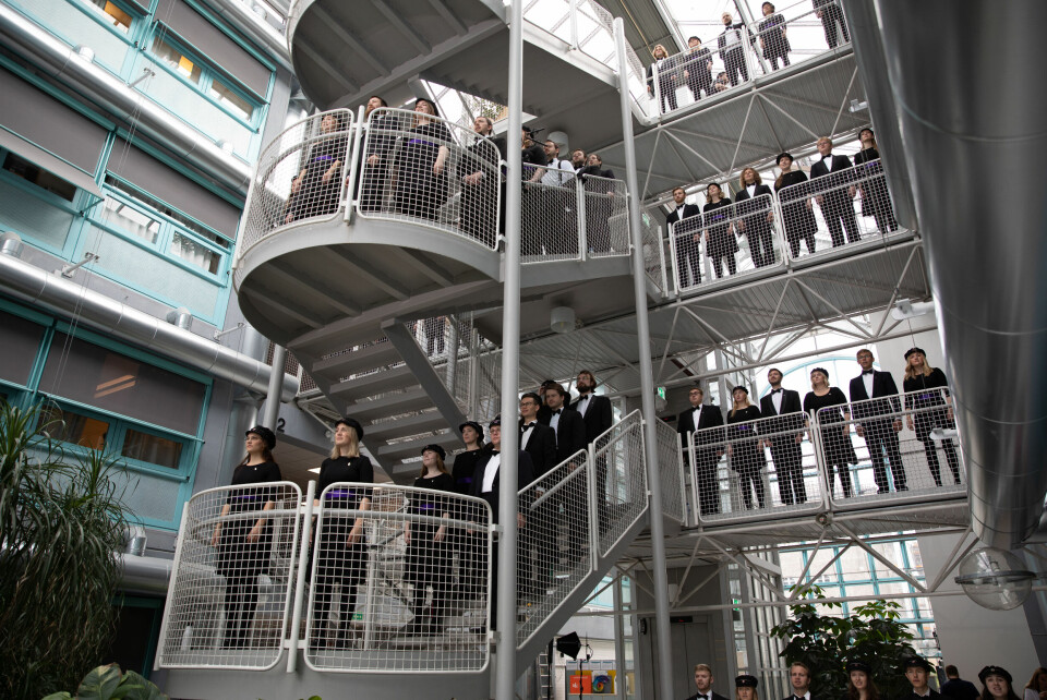 NTNU: Studentkoret ved NTNU åpnet årets studieår med korsang og innlagt trapp. Foto: Espen Skagen
