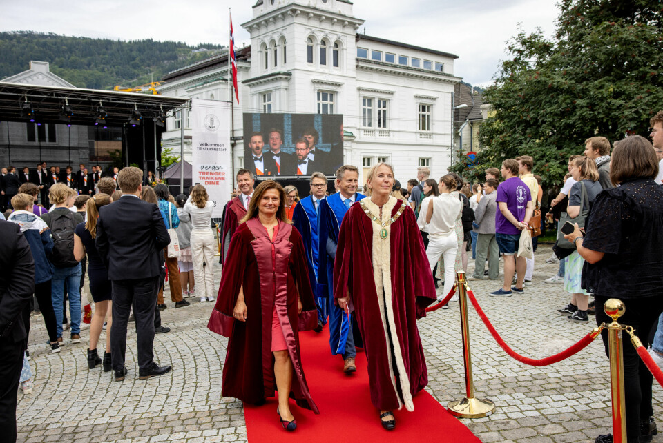 UiB: Rektor Margareth Hagen under høytideligheter i Bergen sentrum. Fot: Eivind Senneset