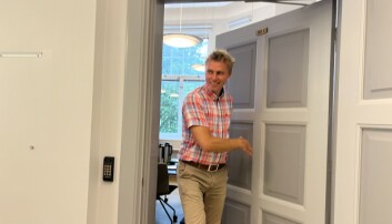 Etter et møte med NTNU og Statsbygg på over en time, kom en smilende statsråd ut fra møterommet. Etter et møte med NTNU og Statsbygg på over en time, kom en smilende statsråd ut fra møterommet.