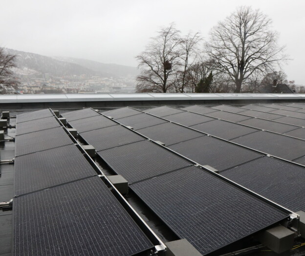 Hevder solceller ved UiB kan kobles til tvangsarbeid i Kina