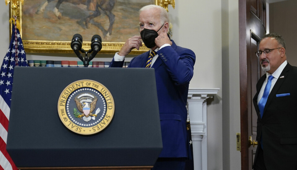 USAs president fjerner masken for å presentere sin plan for slette av studiegjeld.