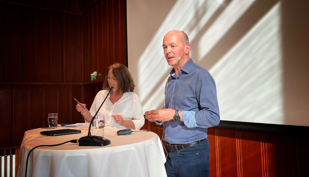 Arbeiderpartiet har blitt sekteriske, tilbakeskuende og konservative, mente viseadministrerende direktør i Simula, Kyrre Lekve (Ap), under boklanseringen tirsdag ettermiddag, her sammen med DNs Eva Grinde. Arbeiderpartiet har blitt sekteriske, tilbakeskuende og konservative, mente viseadministrerende direktør i Simula, Kyrre Lekve (Ap), under boklanseringen tirsdag ettermiddag, her sammen med DNs Eva Grinde.