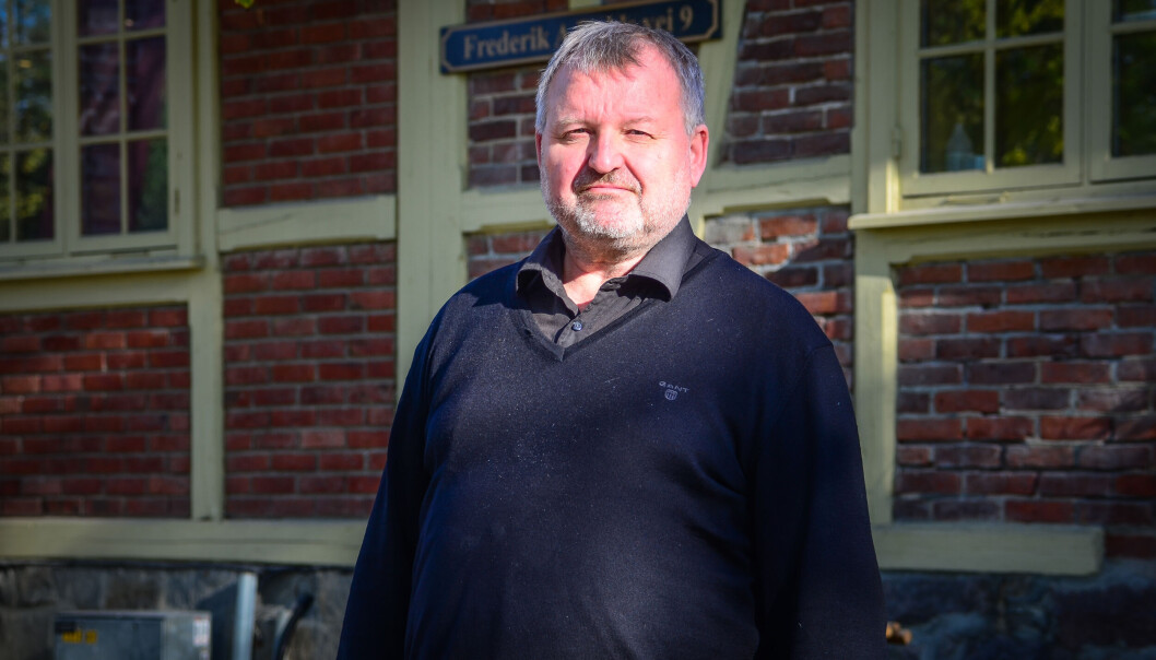 Einride Berg har vært administrerende direktør i Studentsamskipnaden i Ås i en årrekke, men i fjor høst bestemte styret i samskipnaden at kommunikasjonsformen til Berg gjorde at de ikke lenger hadde tillit til ham som deres ansikt utad. Einride Berg har vært administrerende direktør i Studentsamskipnaden i Ås i en årrekke, men i fjor høst bestemte styret i samskipnaden at kommunikasjonsformen til Berg gjorde at de ikke lenger hadde tillit til ham som deres ansikt utad.
