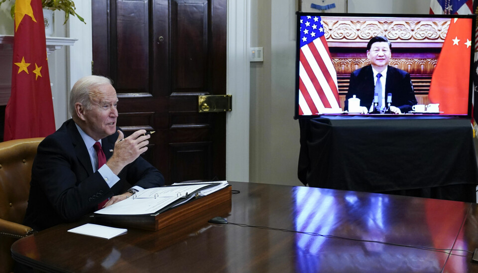 USAs president Joe Biden og Kinas president Xi Jinping under et nettmøte i november.
