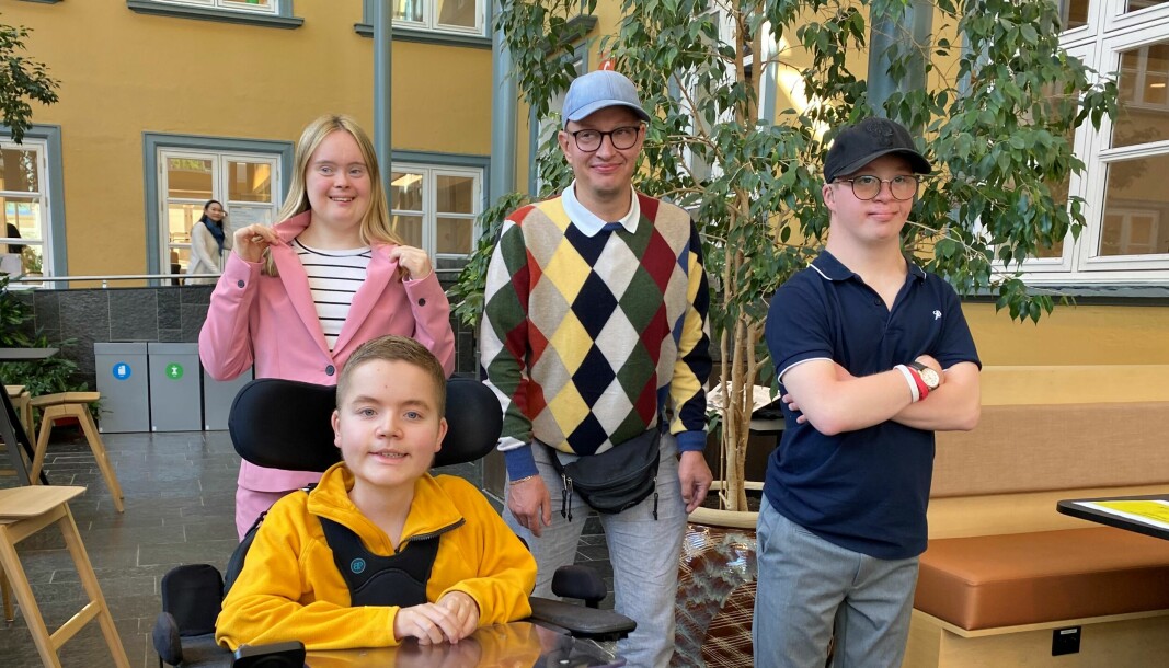 Klare for ny høyere utdanning: Bak fra venstre Lea Nordvik Juriks, Ivar Restrup, Lars Jakob Lundh. Foran: Mikkel Borge Heir