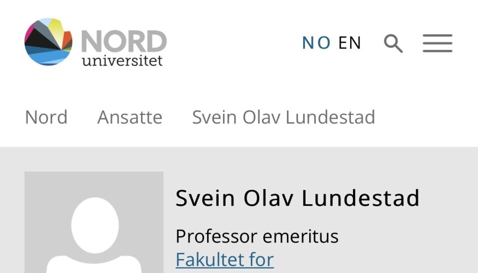 Slik er Lundestad titulert for dem som søker etter hans navn ved Fakultet for samfunnsvitenskap.