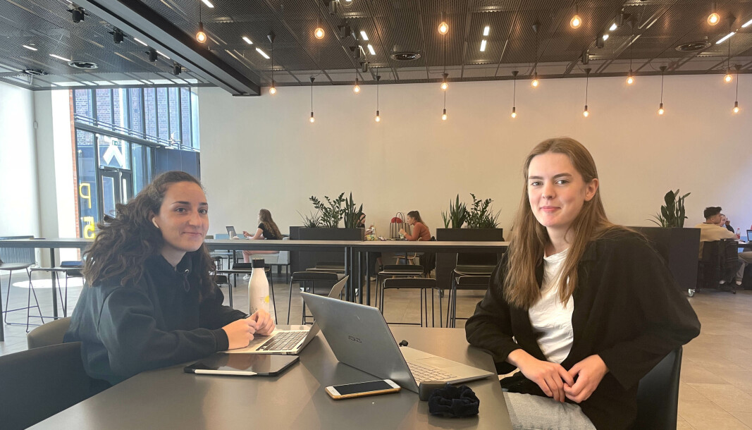 Studentene Andrea (t.v.) og Kaja på OsloMet er ikke så overrasket over at narkotikabruken øker. Studentene Andrea (t.v.) og Kaja på OsloMet er ikke så overrasket over at narkotikabruken øker.
