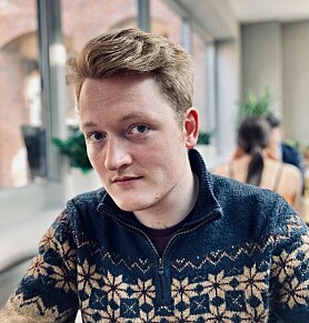Det kan vera vanskeleg at utlendingar som kjem til Noreg berre lærer bokmål, seier James K. Puchowski, særleg dersom dei buset seg på Vestlandet. Det kan vera vanskeleg at utlendingar som kjem til Noreg berre lærer bokmål, seier James K. Puchowski, særleg dersom dei buset seg på Vestlandet.