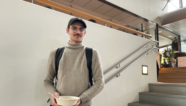 Student Snorre Alvsvåg tror det vil påvirke studiehverdagen om det blir kaldere på campus. Student Snorre Alvsvåg tror det vil påvirke studiehverdagen om det blir kaldere på campus.