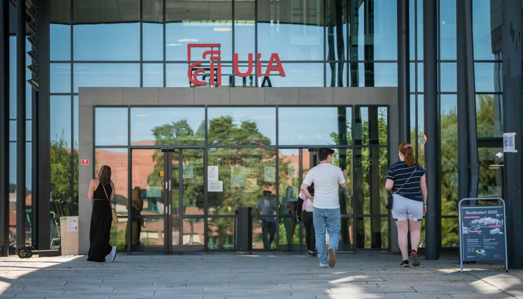 Studentene mener kommunikasjonen mellom dem underveis i en hjemmeeksamen handlet om en misforståelse i oppgaveteksten. Studentene mener kommunikasjonen mellom dem underveis i en hjemmeeksamen handlet om en misforståelse i oppgaveteksten.