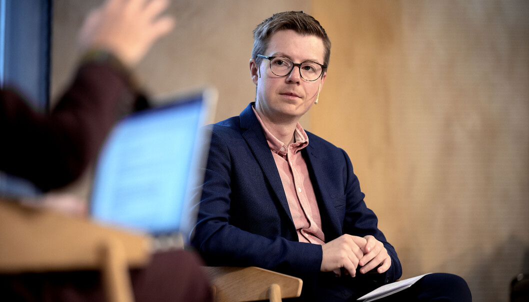 Prodekan for forskning og formidling ved Det humanistiske fakultet, NTNU, har ledet arbeidet med å revidere NTNU sine språkpolitiske retningslinjer. Prodekan for forskning og formidling ved Det humanistiske fakultet, NTNU, har ledet arbeidet med å revidere NTNU sine språkpolitiske retningslinjer.