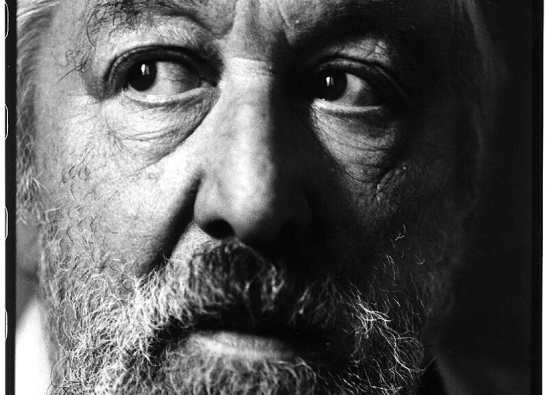 «Han hadde de mest følsomme øynene jeg har sett (…). De var fulle av sorg, og de tok alt inn», har forfattar Karl Ove Knausgård skrive om sitt møte med Georg Johannesen då han var student i Bergen. «Han hadde de mest følsomme øynene jeg har sett (…). De var fulle av sorg, og de tok alt inn», har forfattar Karl Ove Knausgård skrive om sitt møte med Georg Johannesen då han var student i Bergen.