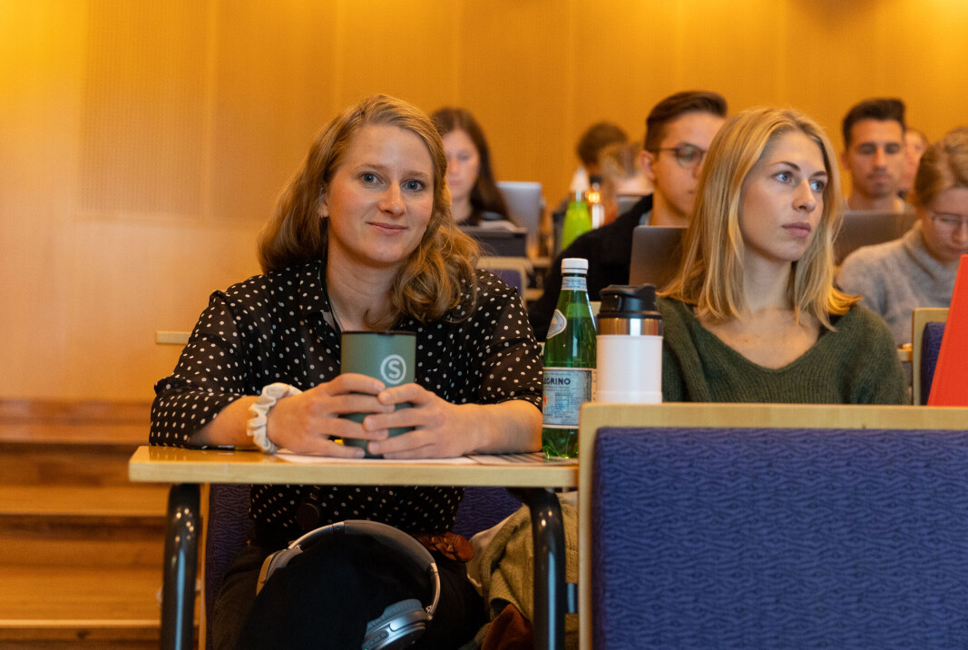 Medisinstudent Amanda Rose Magnum under en forelesning i genetisk veiledning. Hadde det ikke vært for privatistordningen, hadde hun ikke kunnet studere medisin. Men hun synes likevel det er dårlig ressursbruk at unge mennesker må bruke lang tid og mye penger på å ta opp fag for å komme inn på studiet de ønsker. Medisinstudent Amanda Rose Magnum under en forelesning i genetisk veiledning. Hadde det ikke vært for privatistordningen, hadde hun ikke kunnet studere medisin. Men hun synes likevel det er dårlig ressursbruk at unge mennesker må bruke lang tid og mye penger på å ta opp fag for å komme inn på studiet de ønsker.