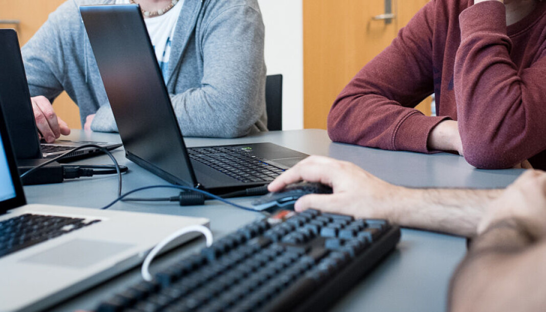 Hvordan digitalisering endrer fagene, forskningsmetodene, forskningstemaene, yrkesutøvelsen i profesjonene og arbeids- og samfunnslivet er viet for liten oppmerksomhet, skriver Pinar Heggernes. Hvordan digitalisering endrer fagene, forskningsmetodene, forskningstemaene, yrkesutøvelsen i profesjonene og arbeids- og samfunnslivet er viet for liten oppmerksomhet, skriver Pinar Heggernes.