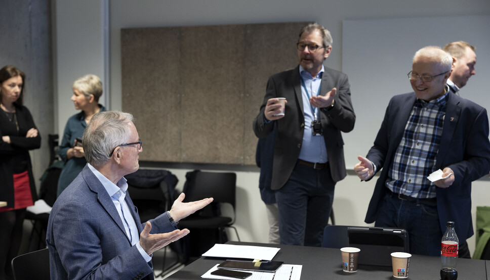 — Vi skal klare å opprettholde farten i prosjektet, sier direktør for økonomi- og arealforvaltning, Helge Skugstad. Bildet er fra et tidligere styremøte. Fra venstre: styreleder Arvid Hallén, direktør for økonomi- og arealforvaltning, Helge Skugstad og styremedlem Ragnar Gjengedal. — Vi skal klare å opprettholde farten i prosjektet, sier direktør for økonomi- og arealforvaltning, Helge Skugstad. Bildet er fra et tidligere styremøte. Fra venstre: styreleder Arvid Hallén, direktør for økonomi- og arealforvaltning, Helge Skugstad og styremedlem Ragnar Gjengedal.