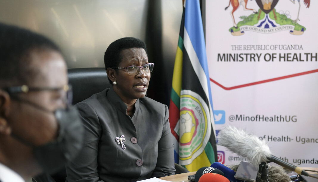 Den faste sekretæren i det ugandiske helsedepartementet , Diana Atwine, bekrefter på en pressekonferanse at det er ebola-utbrudd i landet. 15 studenter fra Universitetet i Bergen er i praksis på et sykehus i hovedstaden Kampala. Nå jobber UiB med å få de 15 hjem til Norge.